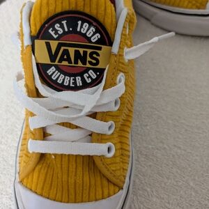 Vans Rubber Co. Mustard Yellow Corduroy Sneakers Men’s 6 / Women’s 7.5